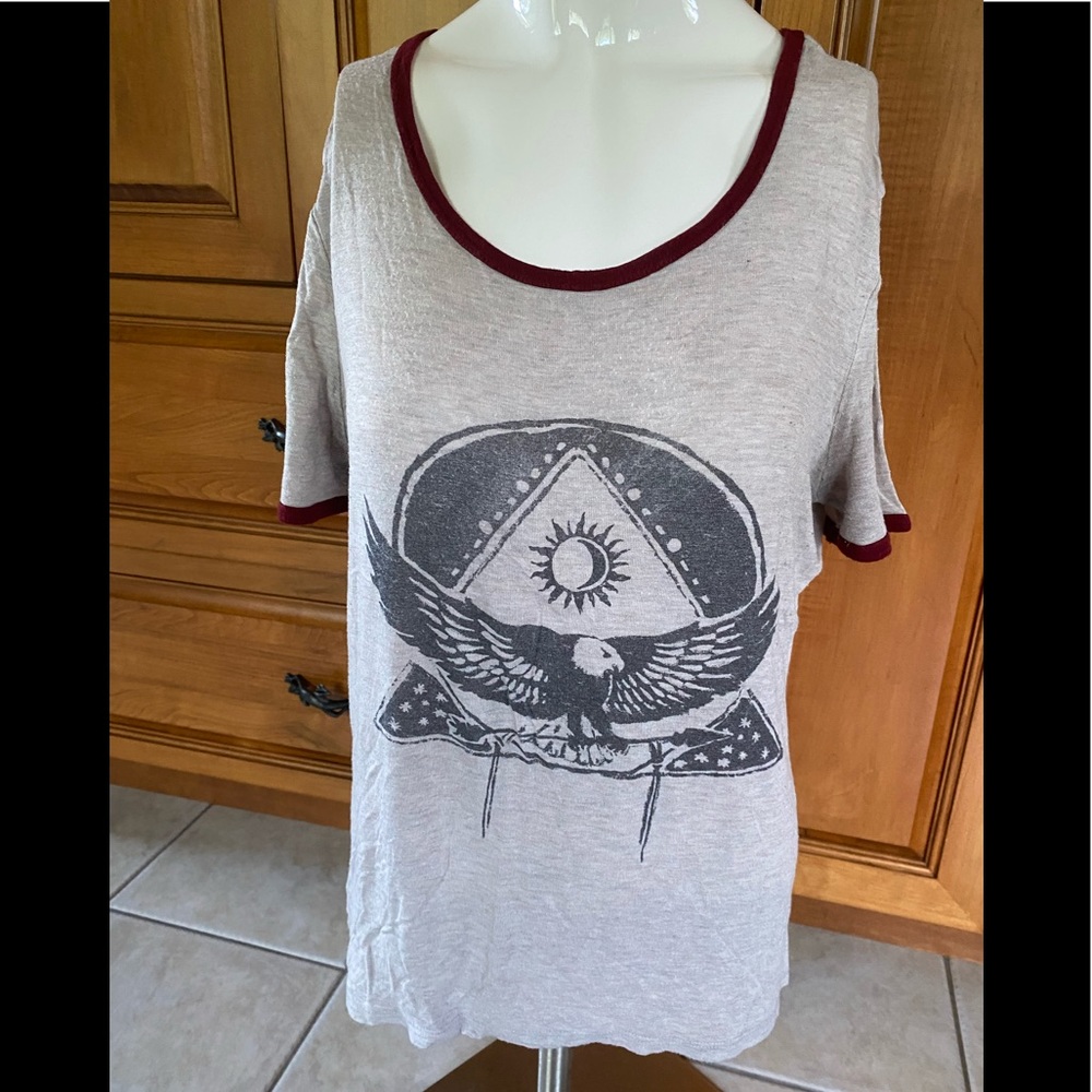 💰3 for $20 - Eagle print t-shirt